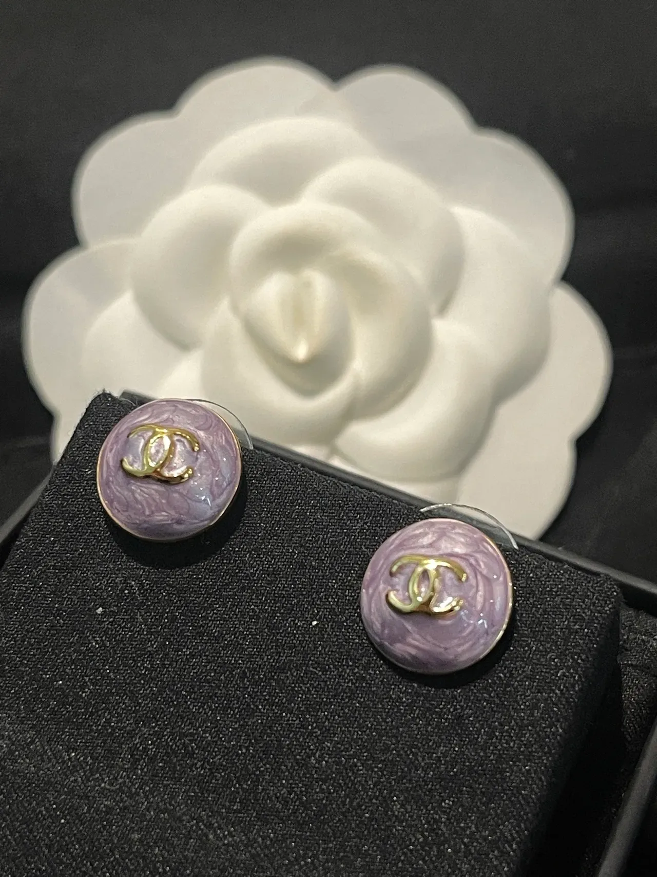 Chanel CC Boucles d'oreilles Stud Violet Doré Ronde Émaillé 10