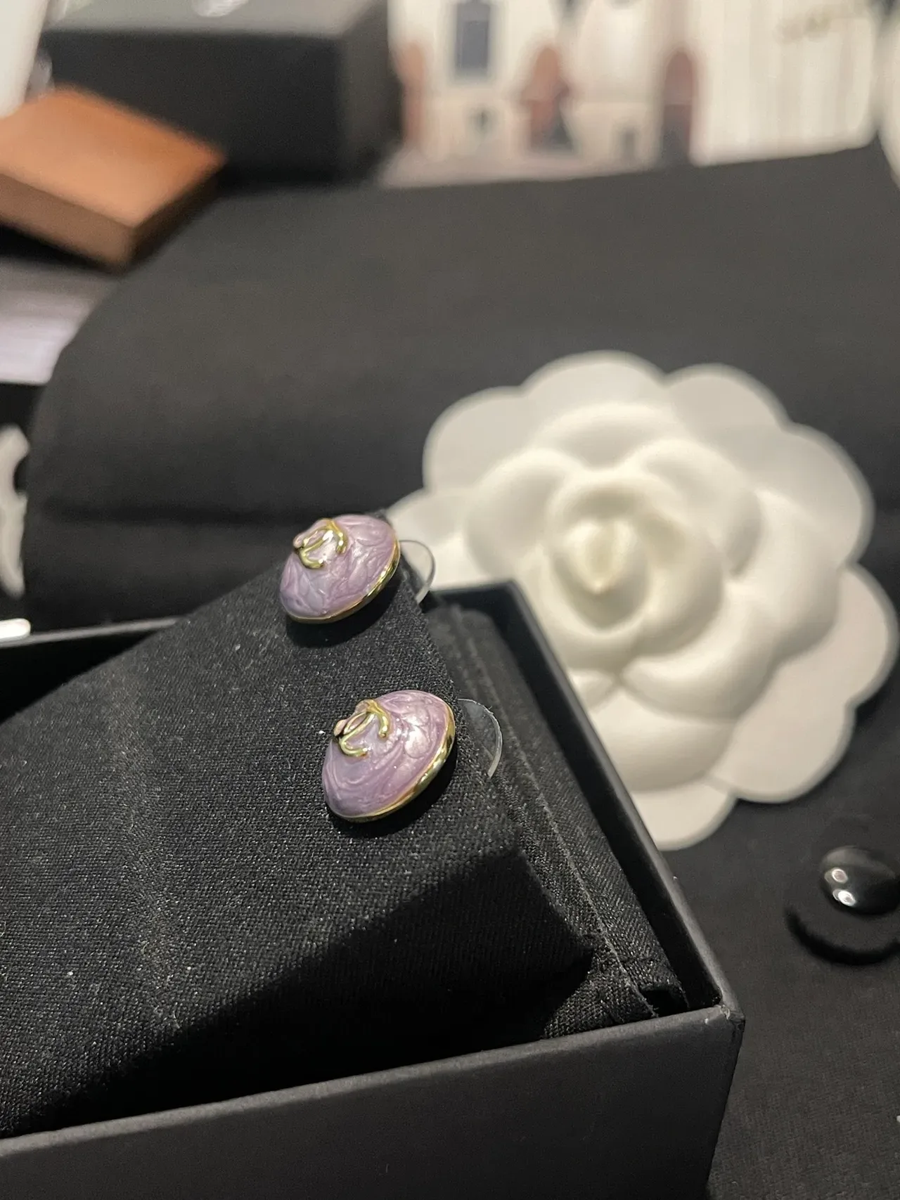 Chanel CC Boucles d'oreilles Stud Violet Doré Ronde Émaillé 11
