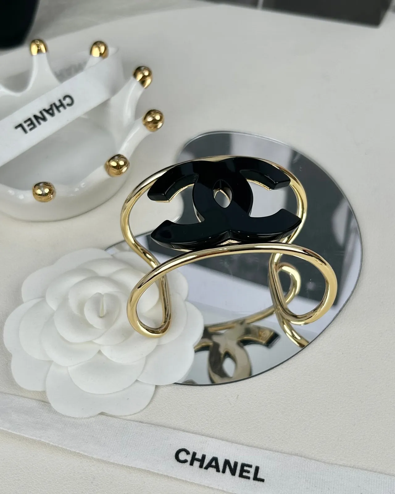 Chanel Classic Flap Bolsa Preta Dourada Acolchoada com Costura de Diamante CC Turn-Lock Fechamento 4