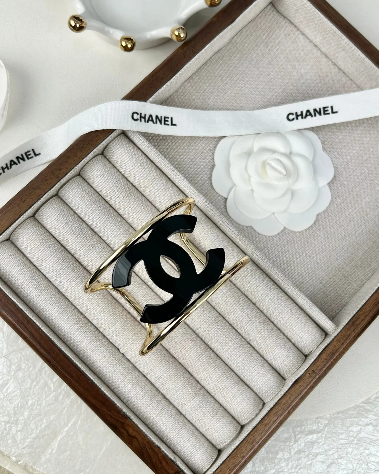 Chanel Classic Flap Bolsa Preta Dourada Acolchoada com Costura de Diamante CC Turn-Lock Fechamento 6