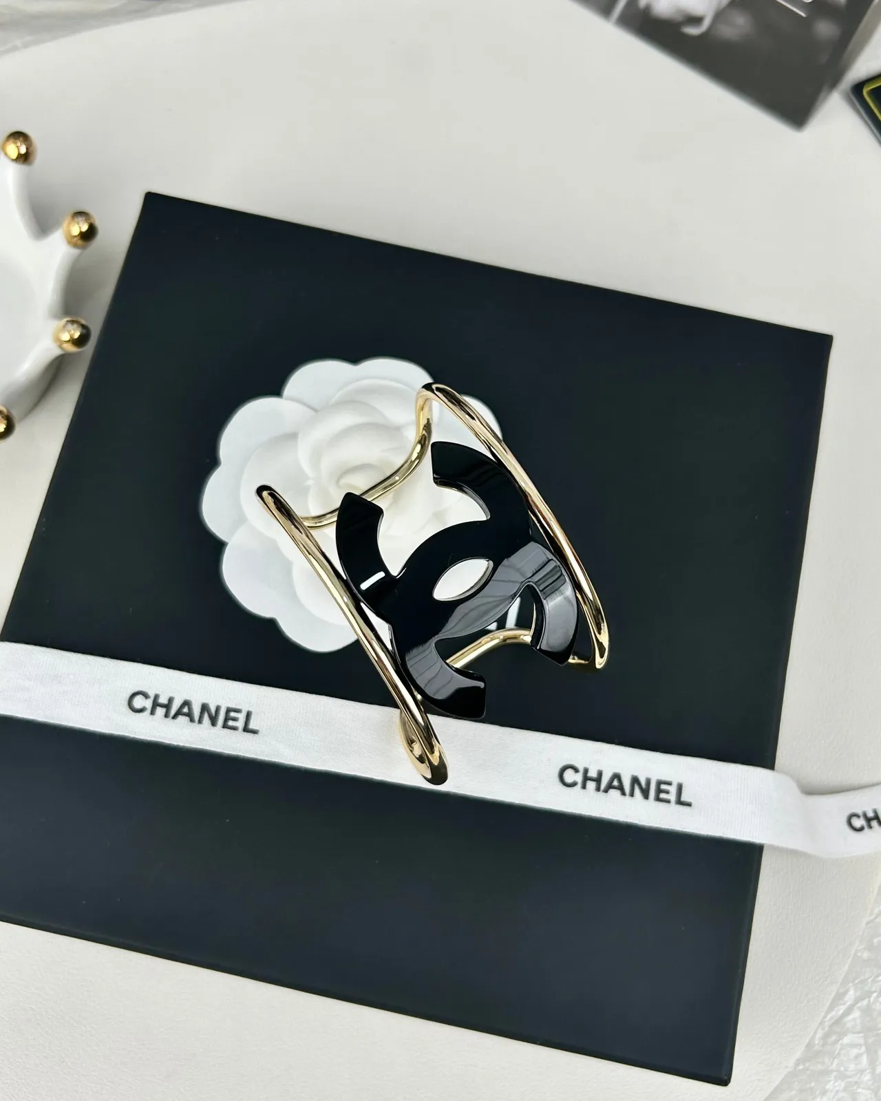 Chanel Classic Flap Bolsa Preta Dourada Acolchoada com Costura de Diamante CC Turn-Lock Fechamento 7
