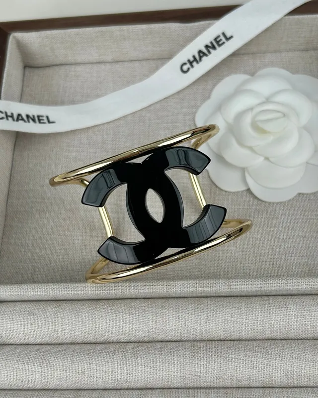 Chanel Classic Flap Bolsa Preta Dourada Acolchoada com Costura de Diamante CC Turn-Lock Fechamento 8
