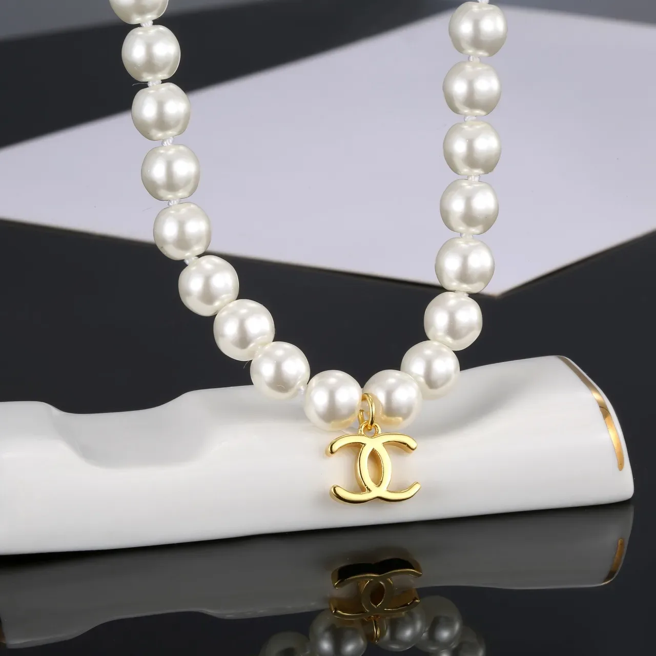 Colar Chanel Classic Pérola Ouro Branco Corrente CC Pingente 2