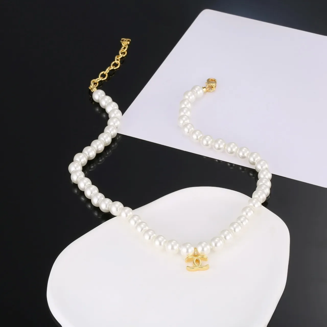 Colar Chanel Classic Pérola Ouro Branco Corrente CC Pingente 3