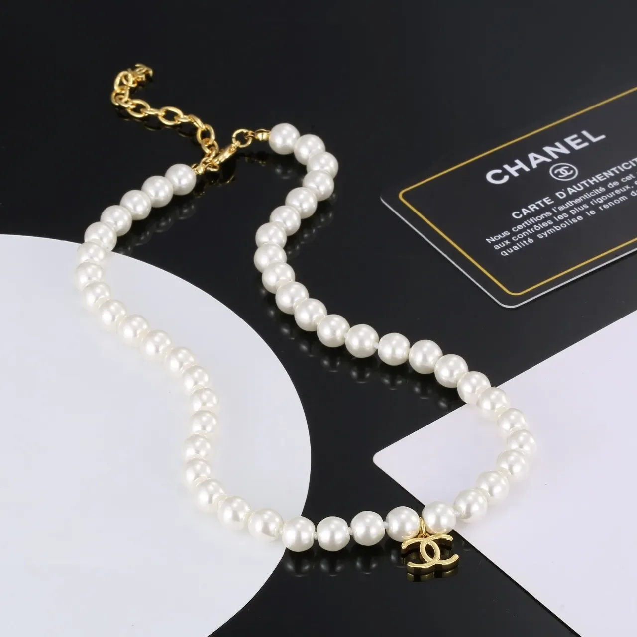 Colar Chanel Classic Pérola Ouro Branco Corrente CC Pingente 4