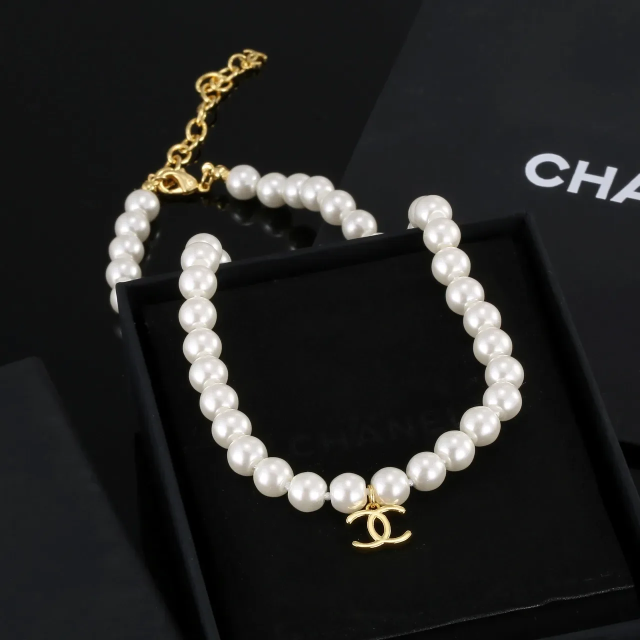 Colar Chanel Classic Pérola Ouro Branco Corrente CC Pingente 5