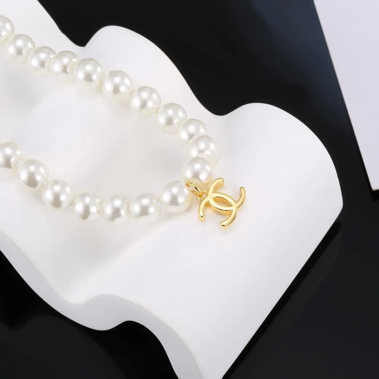 Colar Chanel Classic Pérola Ouro Branco Corrente CC Pingente 6