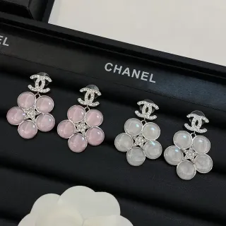 Chanel 花卉簇形卡博肖恩耳环