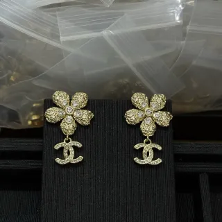 Chanel 花卉水晶 CC Logo 垂坠耳环