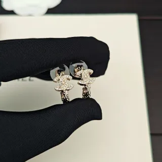 चैनल स्वर्ण रजत Pavé-Crystal Interlocking CC Logo कान की अंगूठी