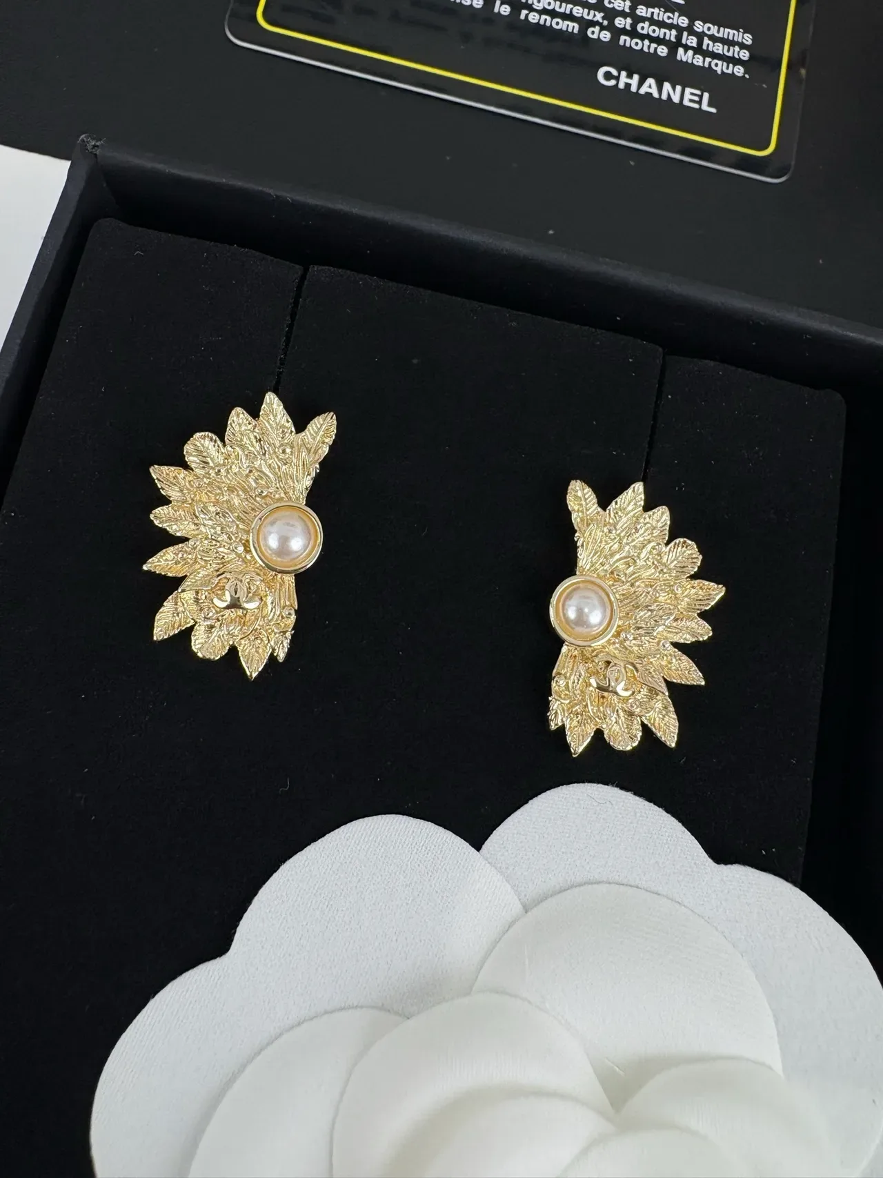 Chanel Leaf Motif Pearl Stud Earrings 10