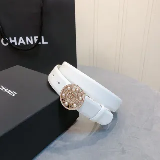 Chanel মুক্তা এবং ক্রিস্টাল CC Medallion সাদা চামড়ার বেল্ট