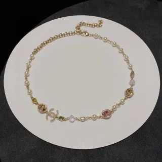 Chanel मोती और जेमस्टोन CC Logo नेकलेस