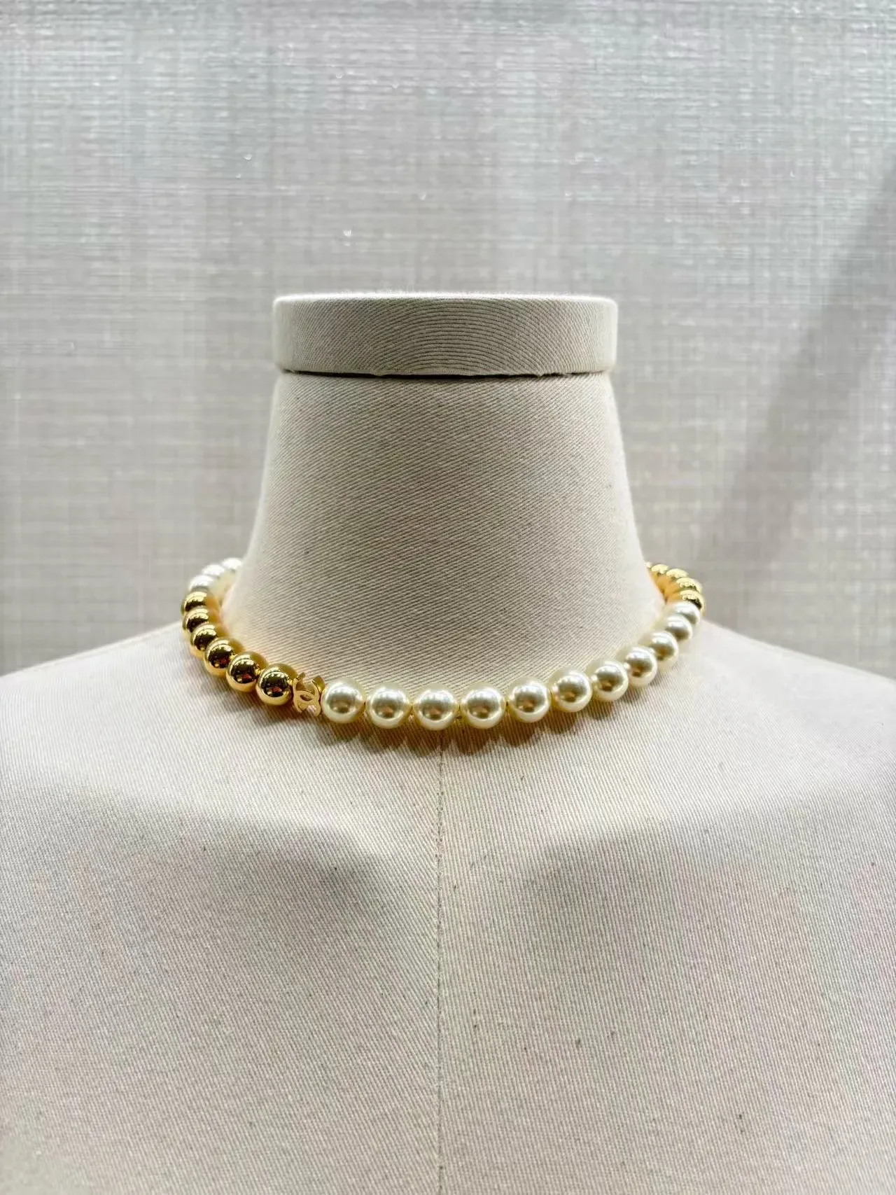 Chanel Collier de perles et perles en ton doré 2