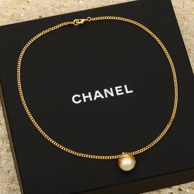 Collier Chanel Perles Cultivées Chaîne Curb-Link Or Beige Pendentif Unique 6