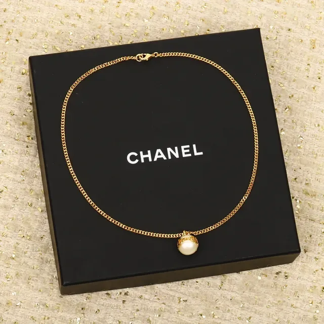 Collier Chanel Perles Cultivées Chaîne Curb-Link Or Beige Pendentif Unique 7