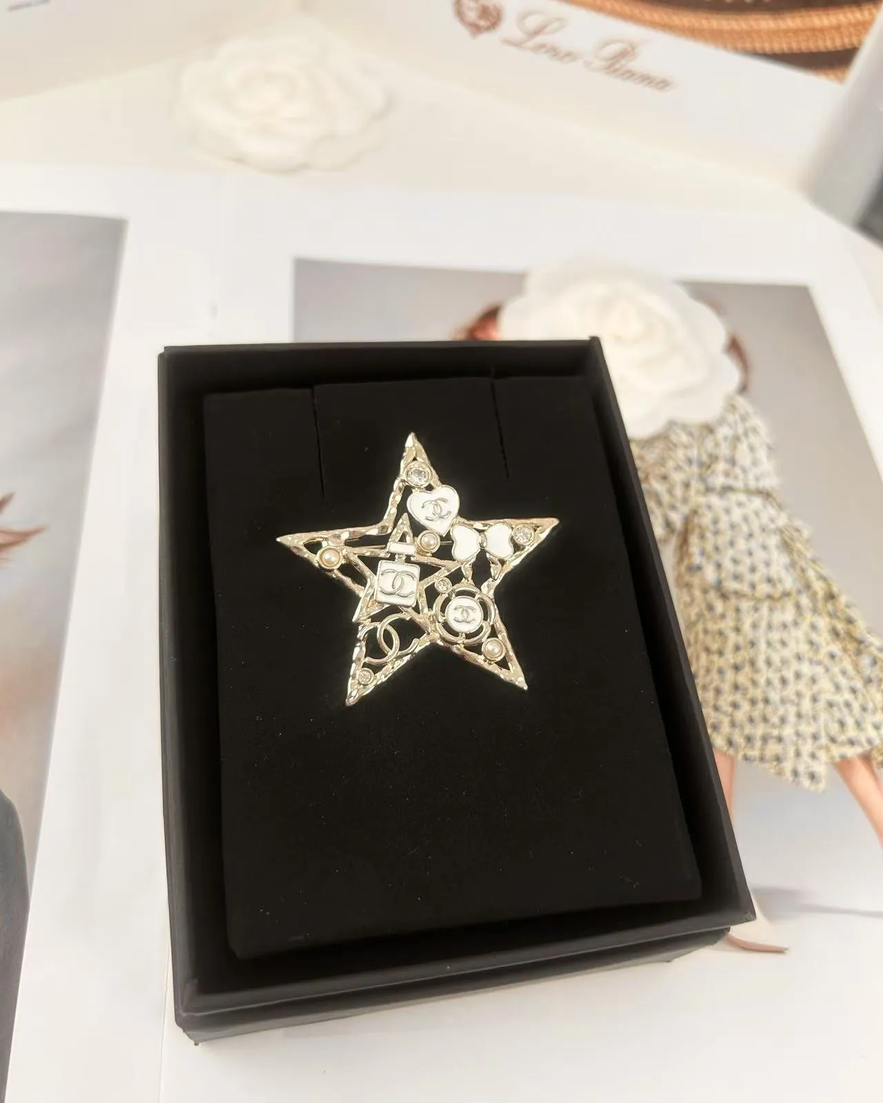 Chanel broche estrela broche de metal branco dourado 5