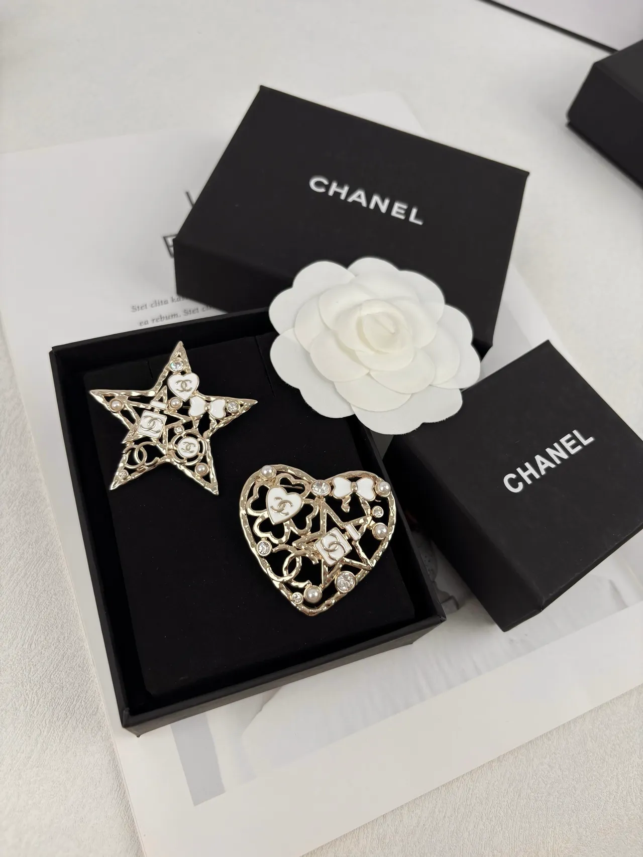 Chanel broche estrela broche de metal branco dourado 7