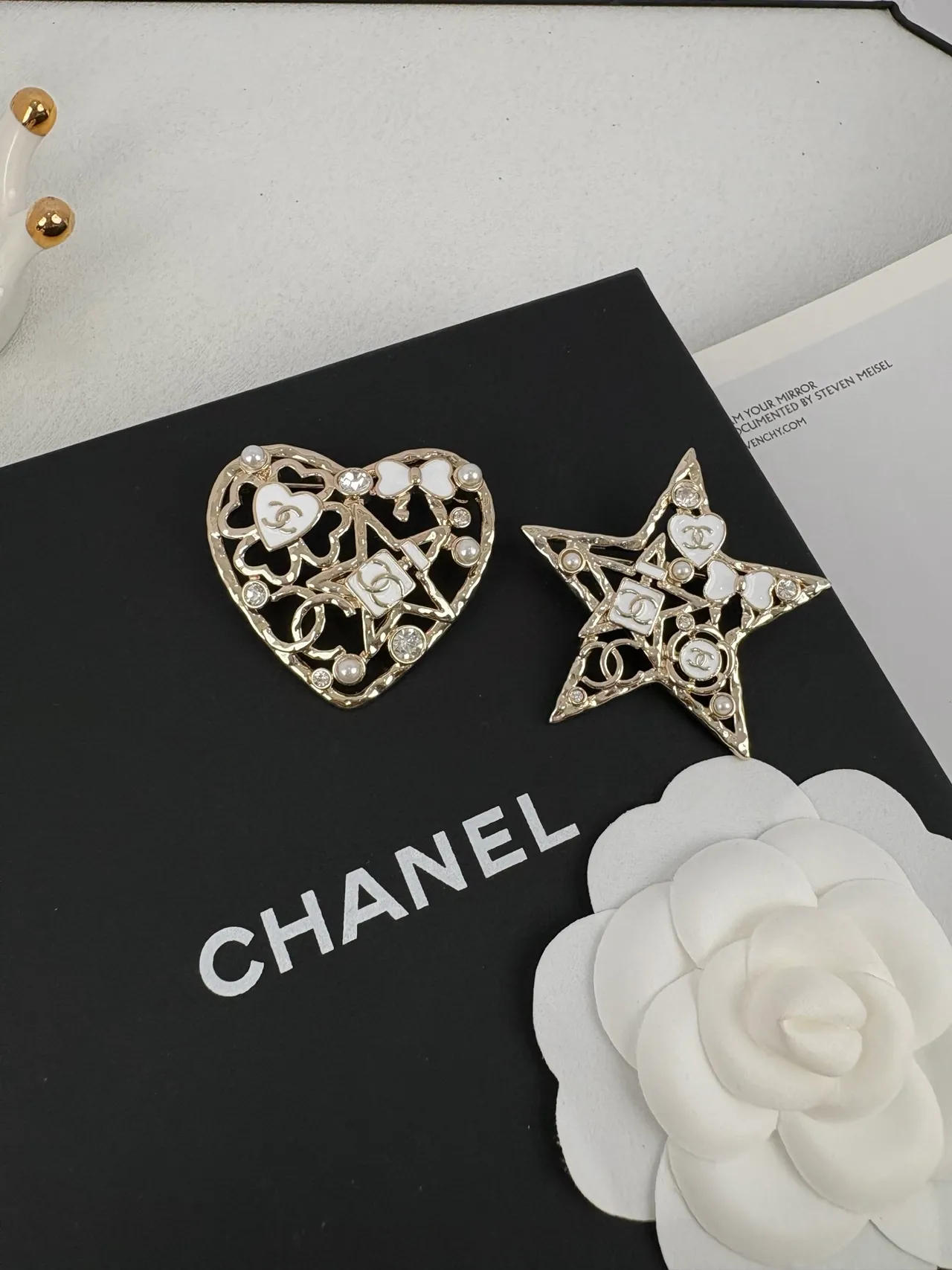 Chanel broche estrela broche de metal branco dourado 8