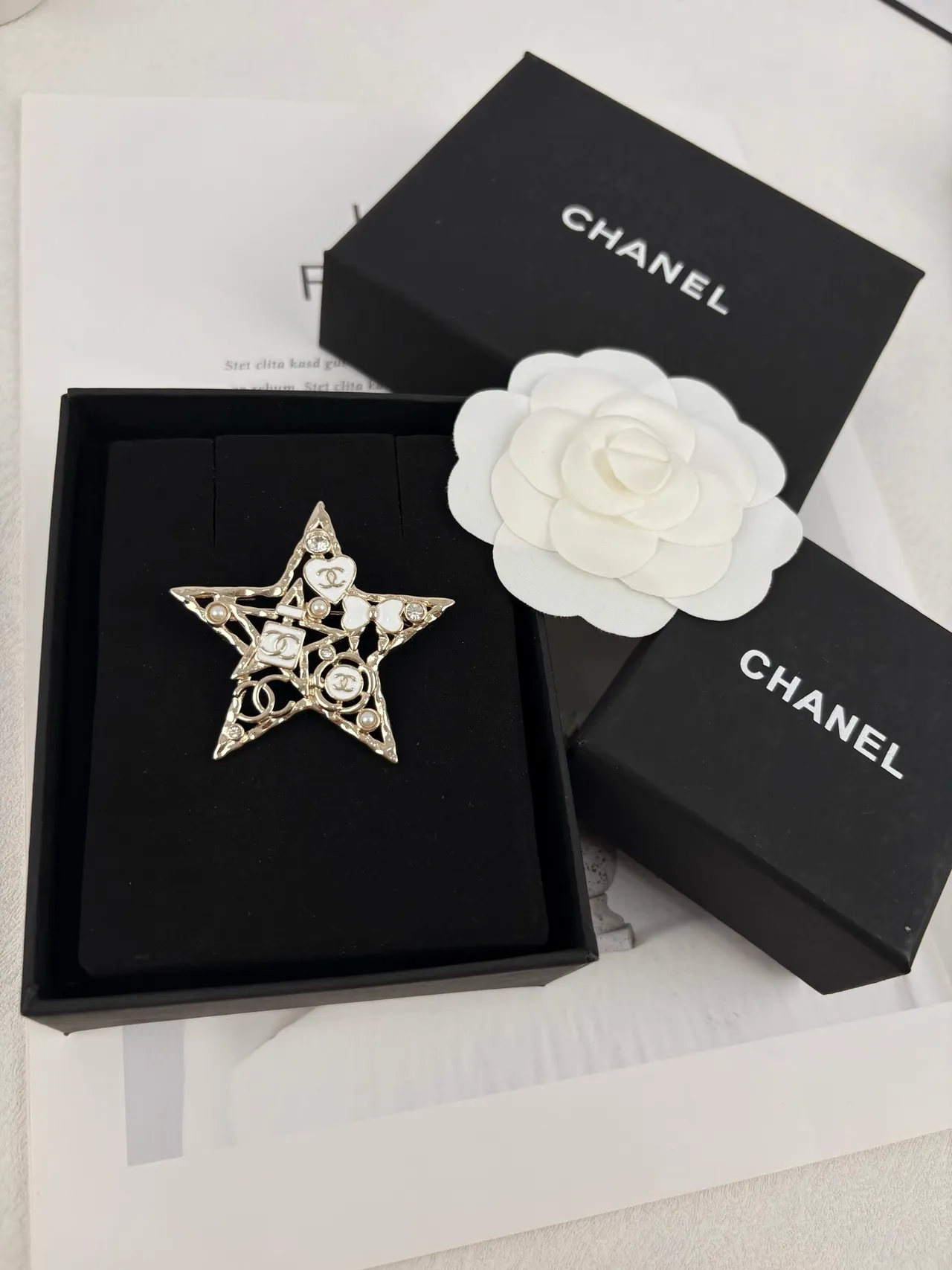Chanel broche estrela broche de metal branco dourado 10