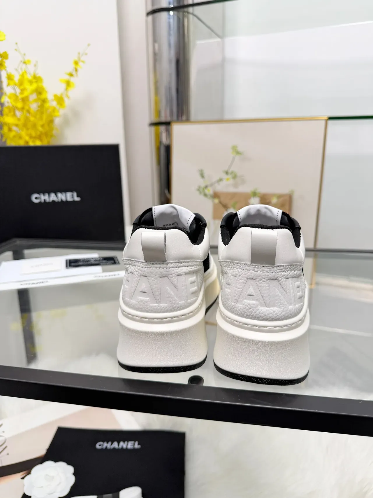 Chanel Blanc Noir Semelle Chunky Plateforme Tige Cuir et Maille Mixtes Sneakers Lifestyle 2
