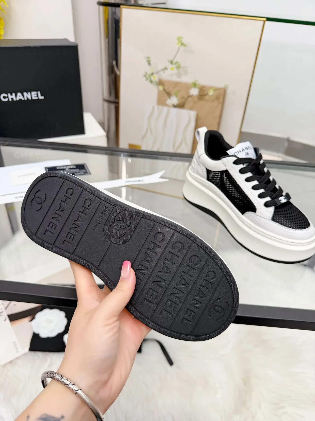 Chanel Blanc Noir Semelle Chunky Plateforme Tige Cuir et Maille Mixtes Sneakers Lifestyle 4