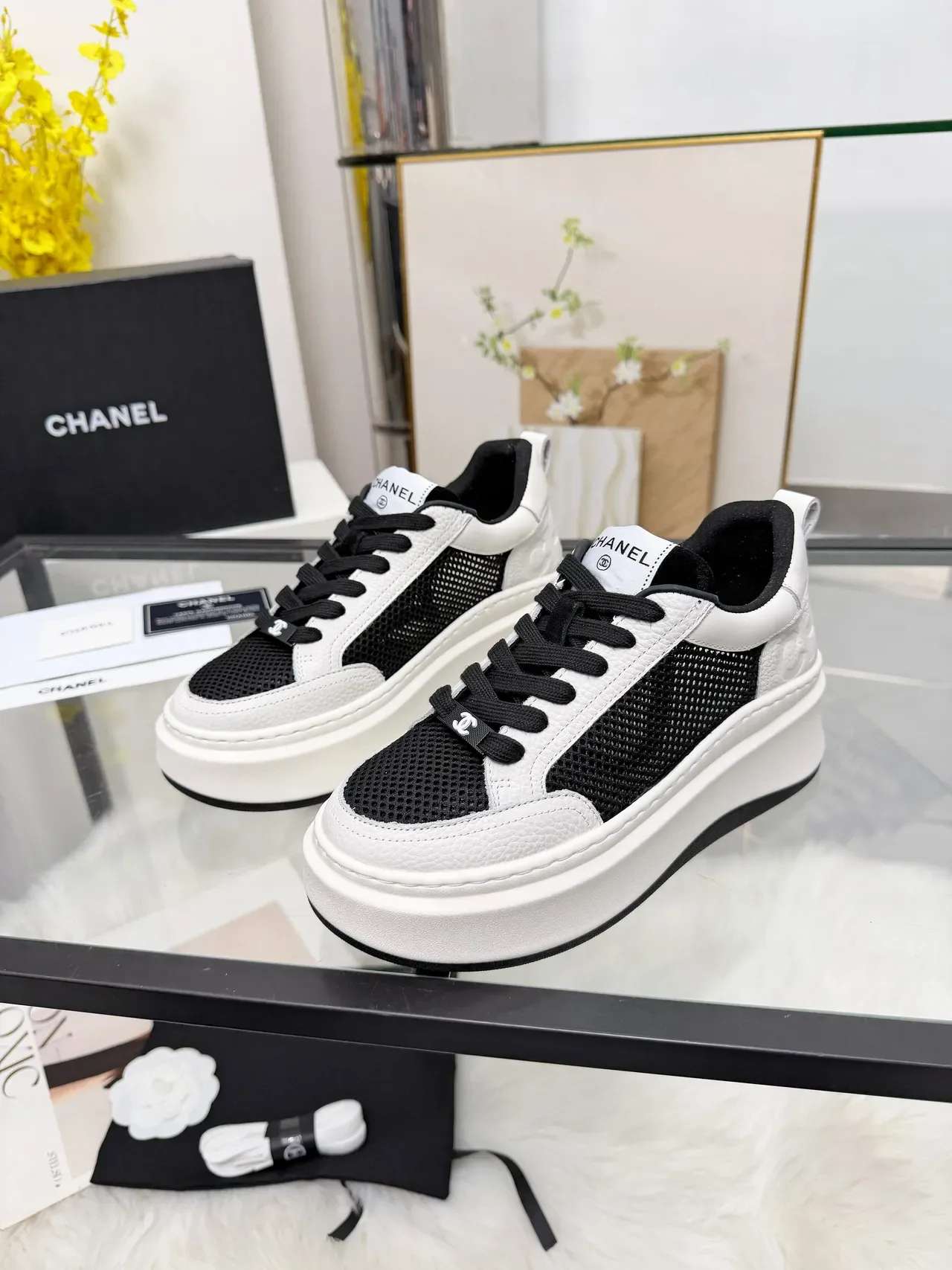 Chanel Blanc Noir Semelle Chunky Plateforme Tige Cuir et Maille Mixtes Sneakers Lifestyle 5