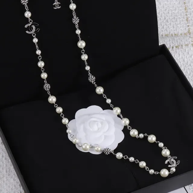 Chanel White Silver Pearl-and-Chain Interlocking CC Logo Necklace 3