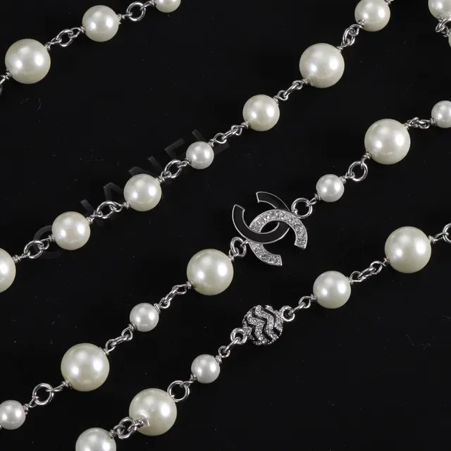 Chanel White Silver Pearl-and-Chain Interlocking CC Logo Necklace 4