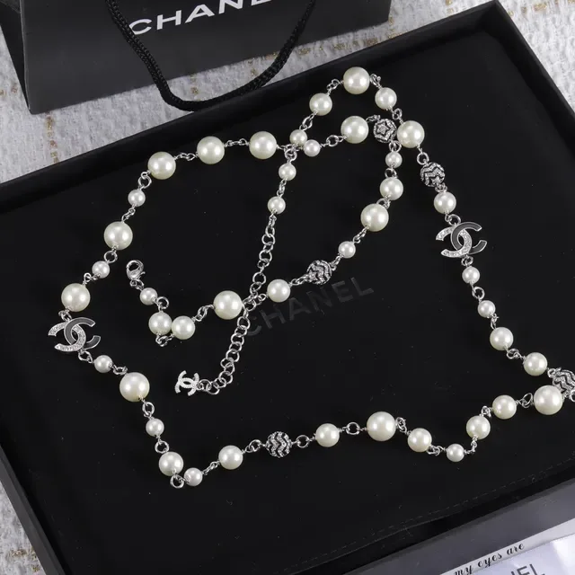 Chanel White Silver Pearl-and-Chain Interlocking CC Logo Necklace 6