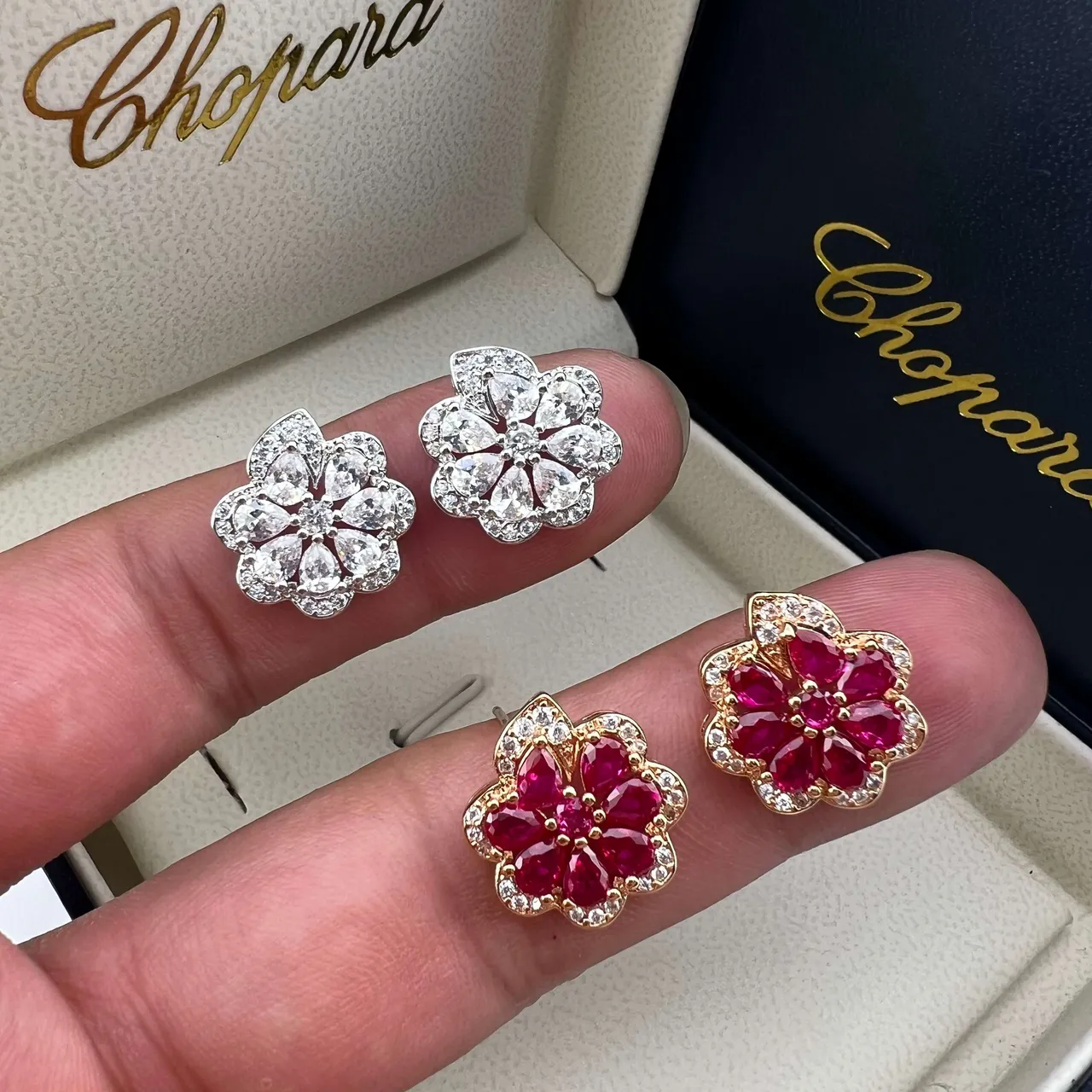 Chopard Boucles d'oreilles en rubis floral et diamant 4