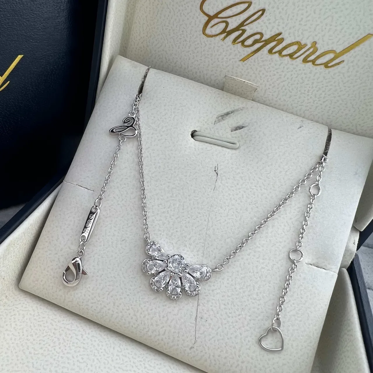 Chopard Gold Silver Floral Daisy Pendant Pear-Shaped And Round-Cut Stones Necklace 2