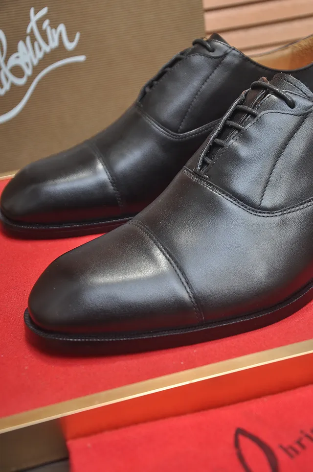 Christian Louboutin Chaussures Oxford à bout cap noir 2