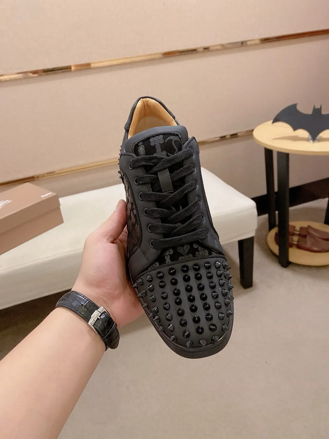 Christian Louboutin Spike Sneaker أحذية رياضية أسود تونالي Monogram نمط حياة 2