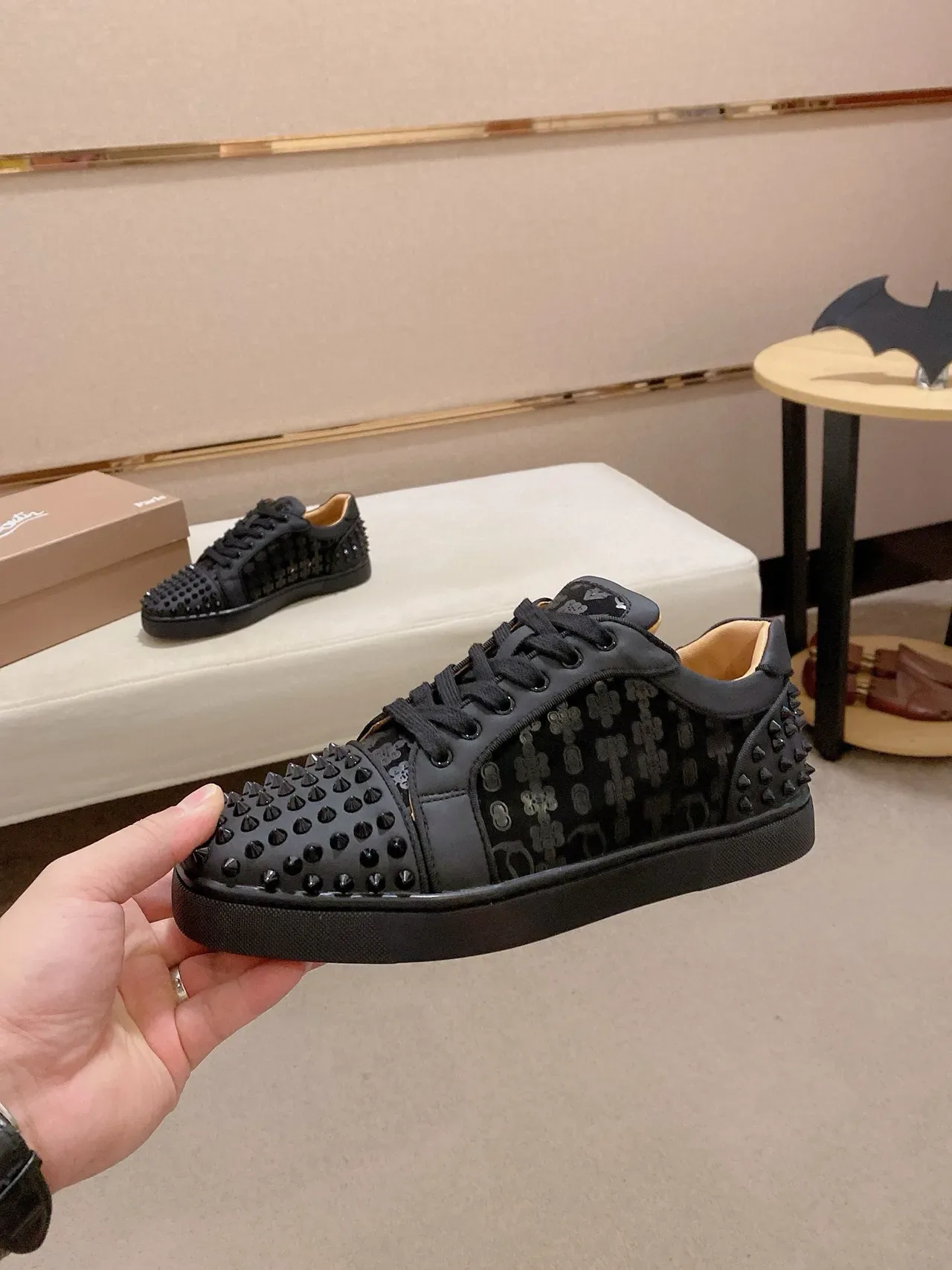 Christian Louboutin Spike Sneaker أحذية رياضية أسود تونالي Monogram نمط حياة 3