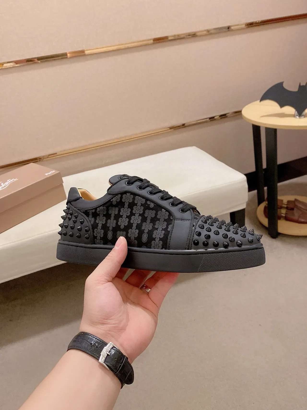 Christian Louboutin Spike Sneaker أحذية رياضية أسود تونالي Monogram نمط حياة 4