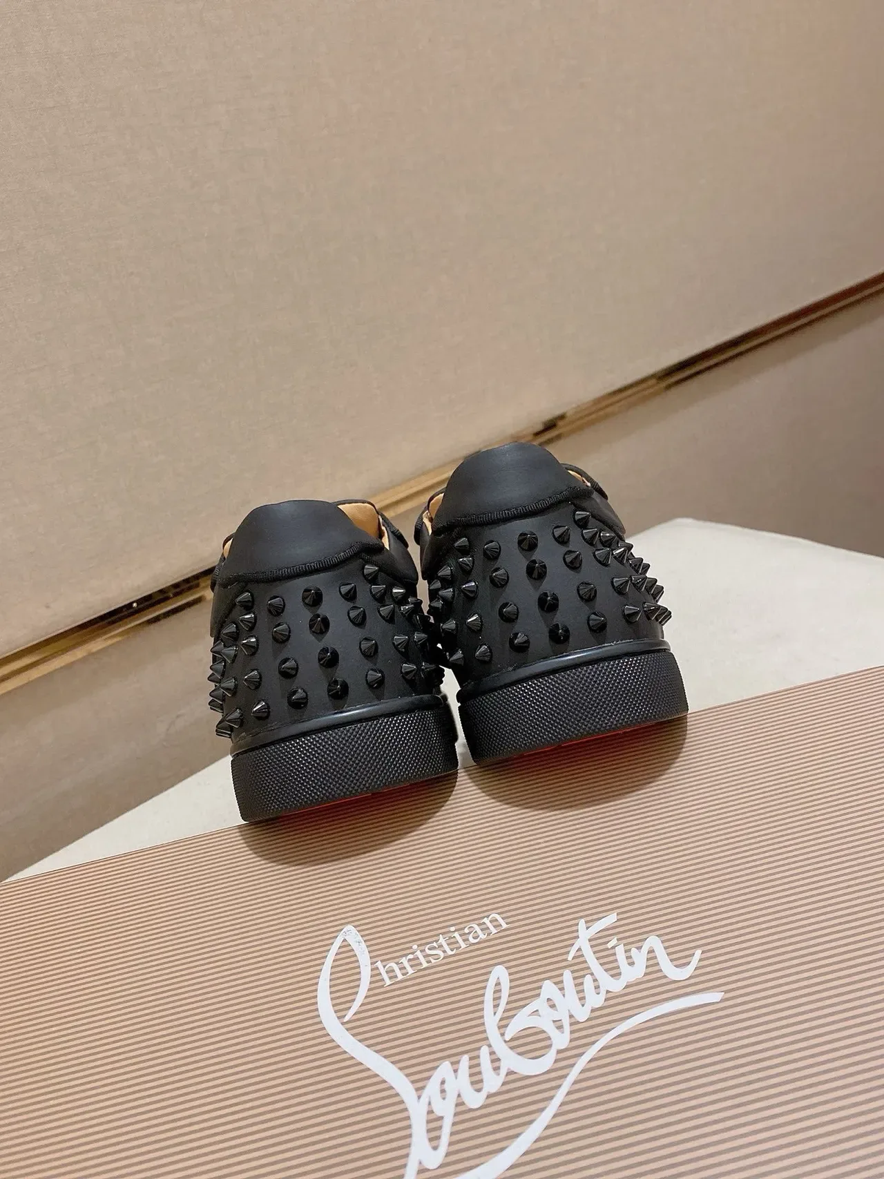 Christian Louboutin Spike Sneaker أحذية رياضية أسود تونالي Monogram نمط حياة 8