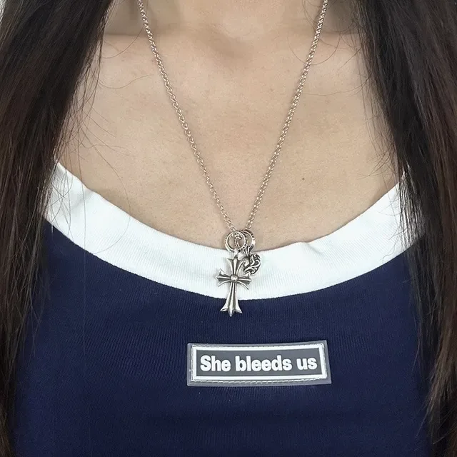 Collier Chrome Hearts avec Croix et Charme Cœur en Argent 2