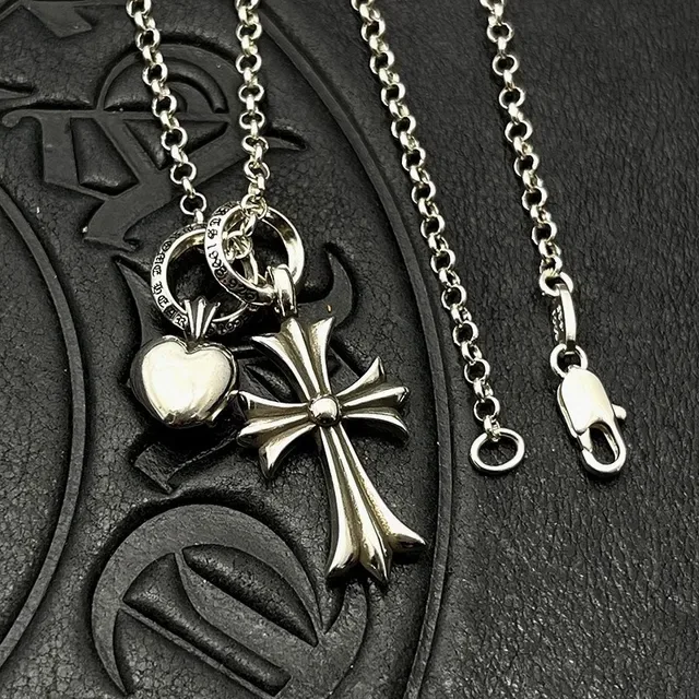 Collier Chrome Hearts avec Croix et Charme Cœur en Argent 4