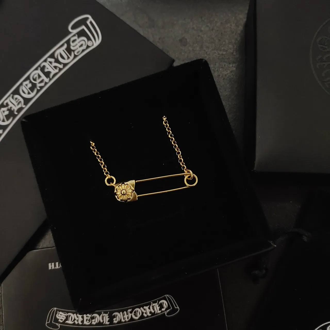 Chrome Hearts Croix Dog Tag Safety Pin Collier 1