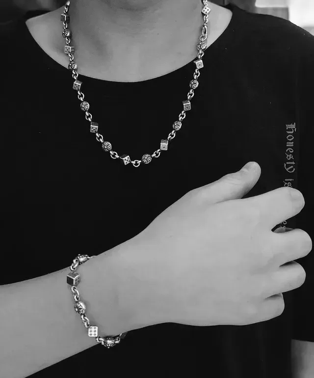 Chrome Hearts Dice Chain Bracelet Pulseira de Metal Prateado 2