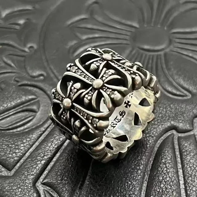 Chrome Hearts ফ্লোরাল ক্রস পাভে অক্সিডাইজড সিলভার আংটি 4