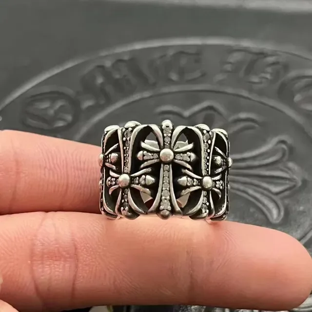 Chrome Hearts ফ্লোরাল ক্রস পাভে অক্সিডাইজড সিলভার আংটি 5