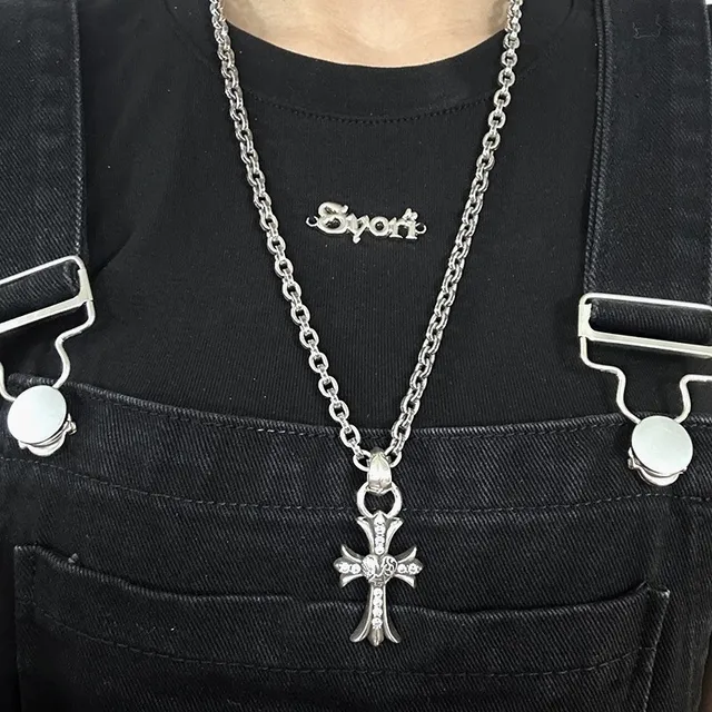 Chrome Hearts Pendentif Croix Gothique Argentée Noire Pavé-Set Pierres Claires Collier 3