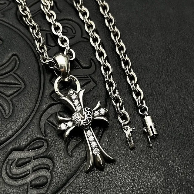 Chrome Hearts Pendentif Croix Gothique Argentée Noire Pavé-Set Pierres Claires Collier 7