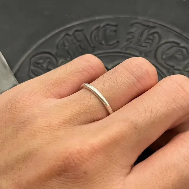 Chrome Hearts Anel Banda Prata Preto Suave Polido Minimalista Perfil Domo 2