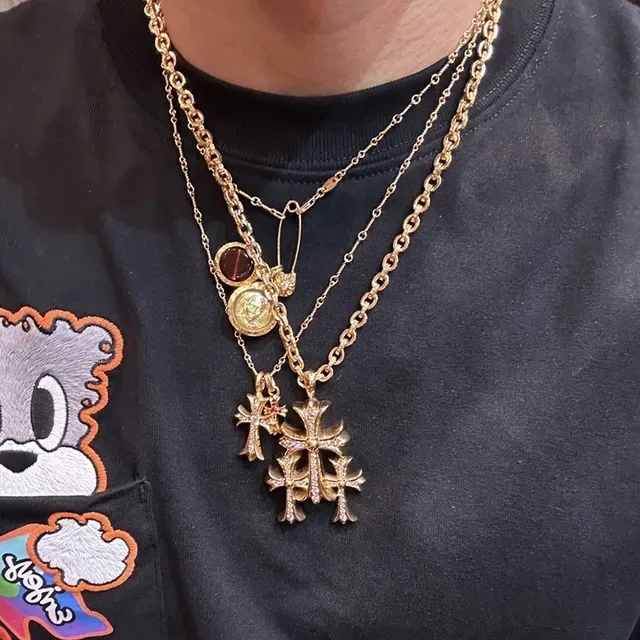 Collier Chrome Hearts Triple Cross Pavé Tono Dorado 2