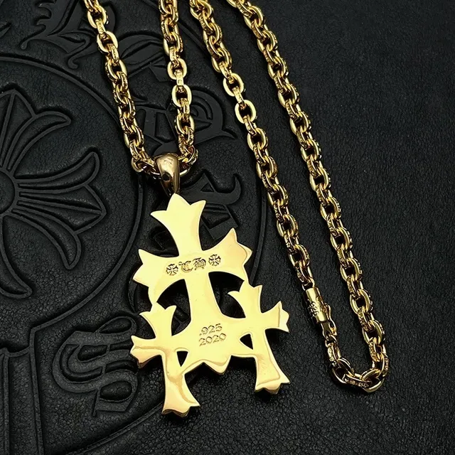 Collier Chrome Hearts Triple Cross Pavé Tono Dorado 5