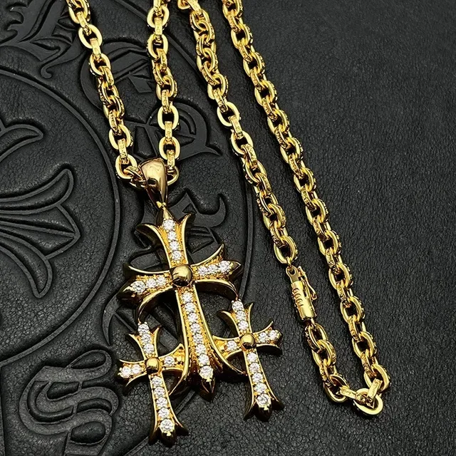 Collier Chrome Hearts Triple Cross Pavé Tono Dorado 7