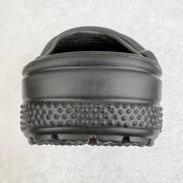 Crocs Classic Clog Black Molded Foam Clog 8